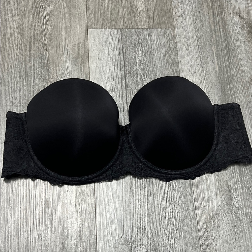 Torrid Cruve strapless bra with wide band and lsce details/Size 44C